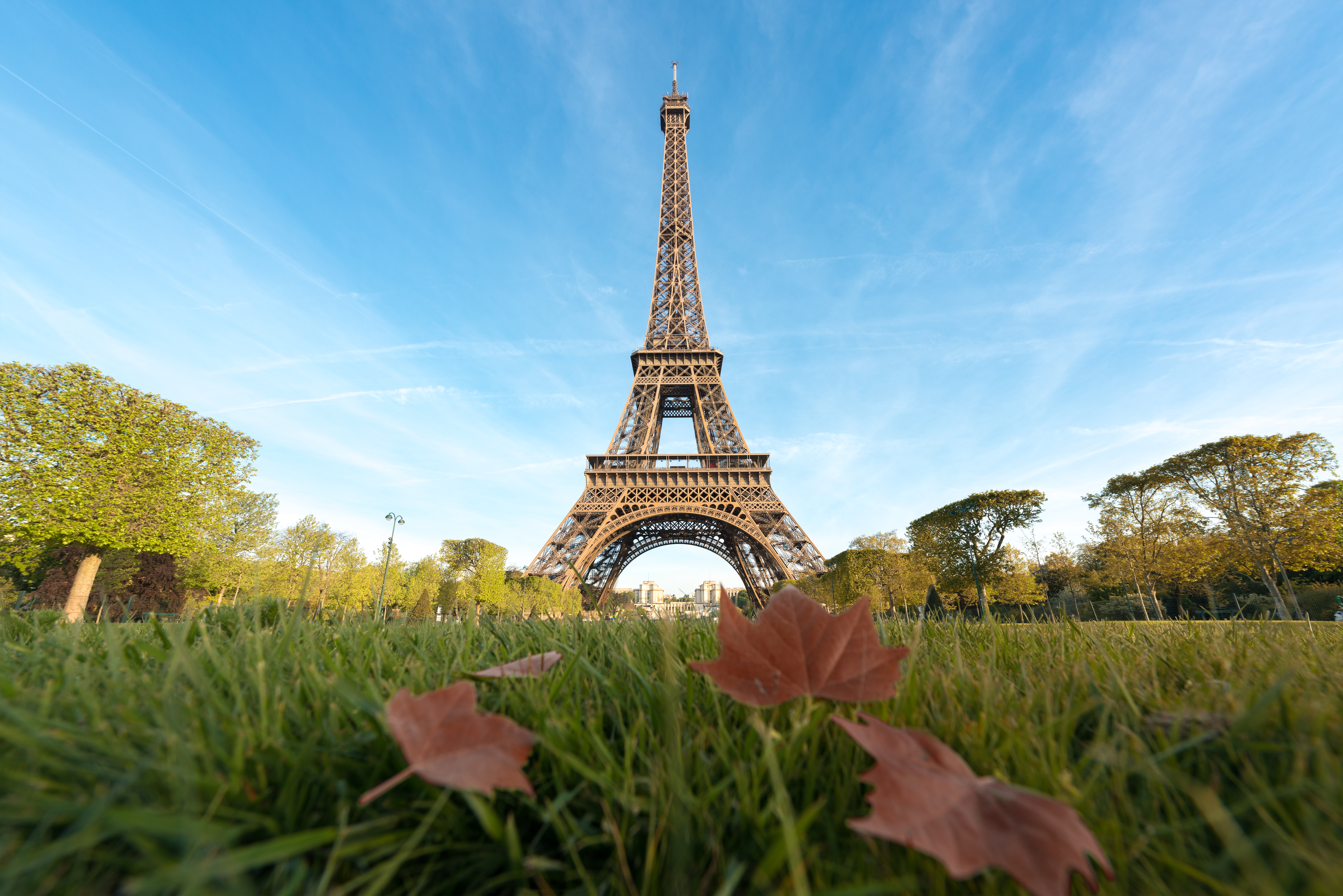La Torre Eiffel en París es uno de los lugares que podrás visitar con más tranquilidad en temporada baja